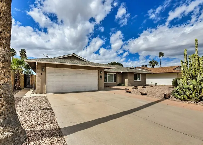 3 Mi To Asu: Getaway W/ Heated Pool Holiday home