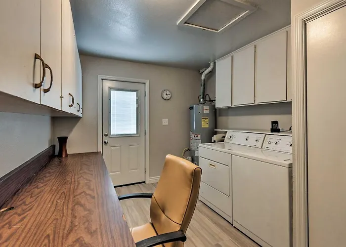 Holiday home 3 Mi To Asu: Getaway W/ Heated Pool *